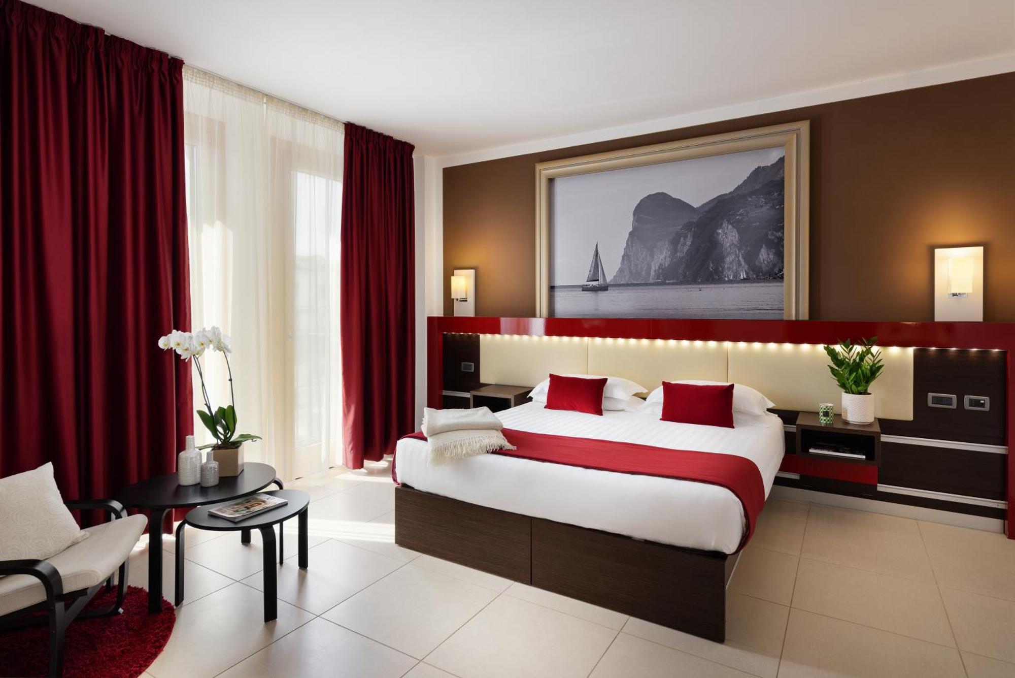 Kairos Garda Hotel Castelnuovo del Garda Eksteriør billede