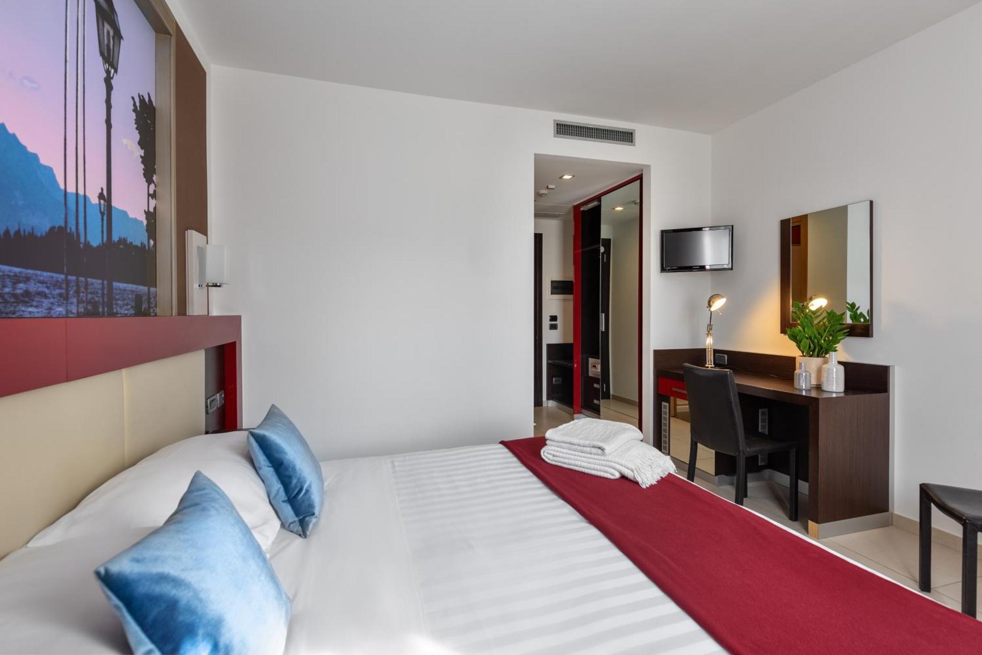 Kairos Garda Hotel Castelnuovo del Garda Eksteriør billede