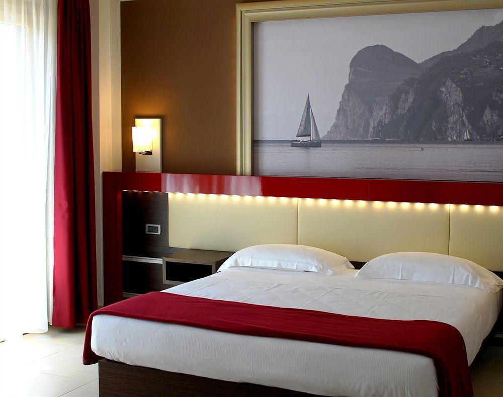 Kairos Garda Hotel Castelnuovo del Garda Eksteriør billede