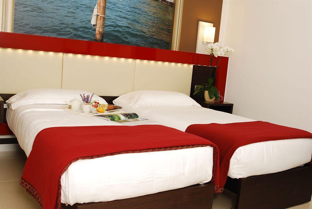 Kairos Garda Hotel Castelnuovo del Garda Eksteriør billede