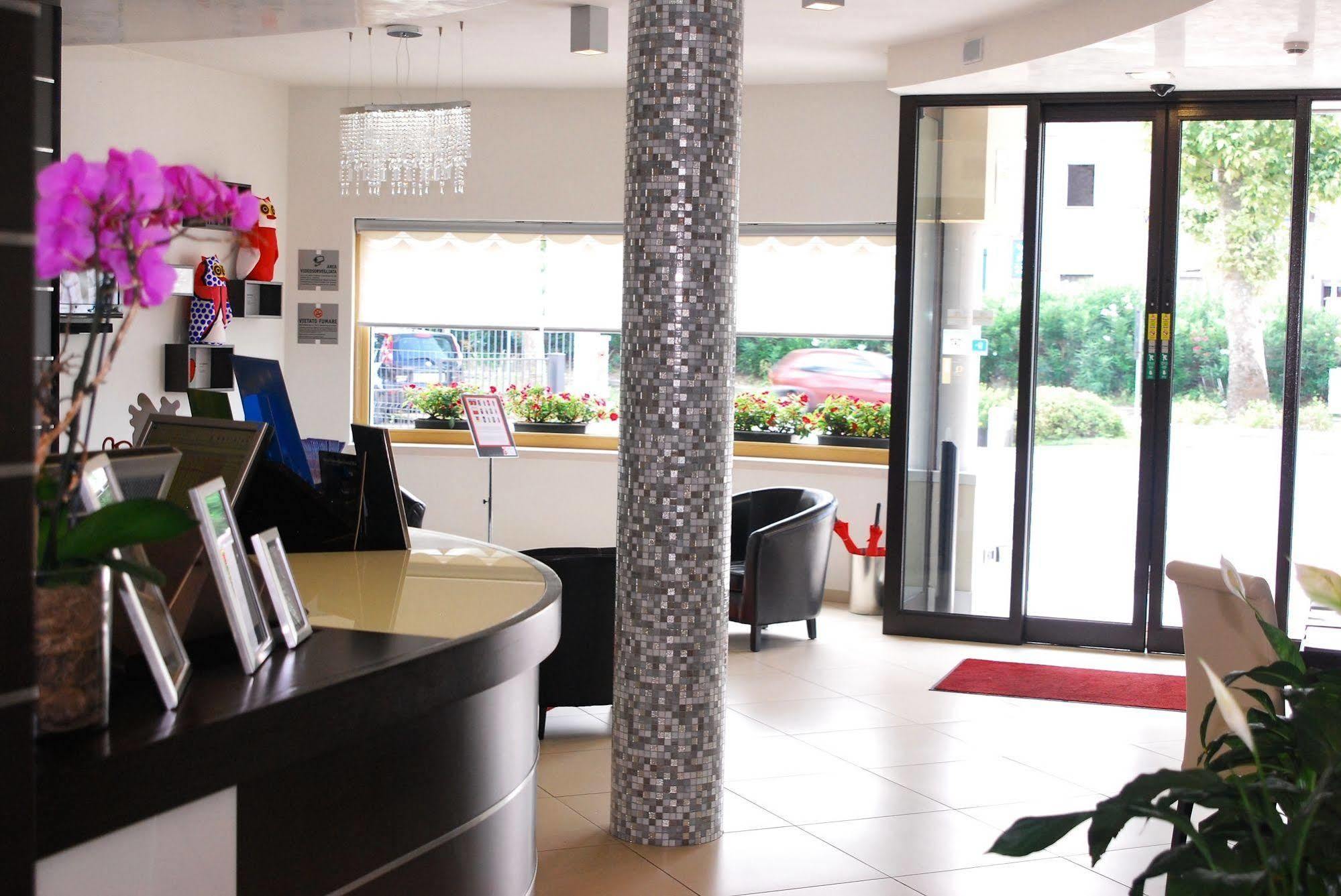 Kairos Garda Hotel Castelnuovo del Garda Eksteriør billede