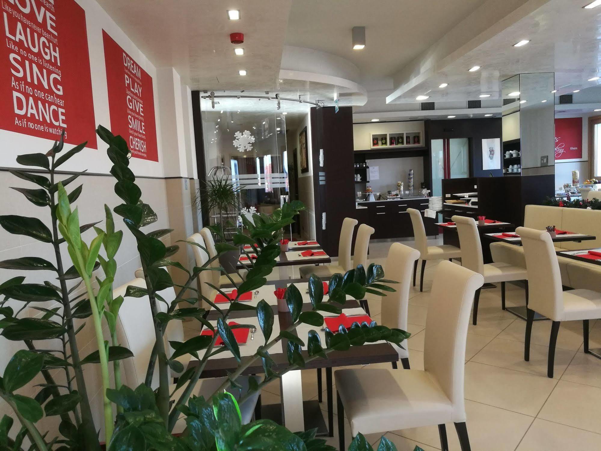 Kairos Garda Hotel Castelnuovo del Garda Eksteriør billede