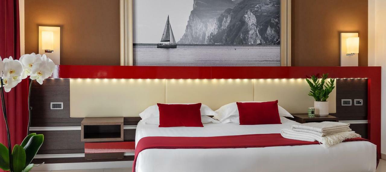 Kairos Garda Hotel Castelnuovo del Garda Eksteriør billede
