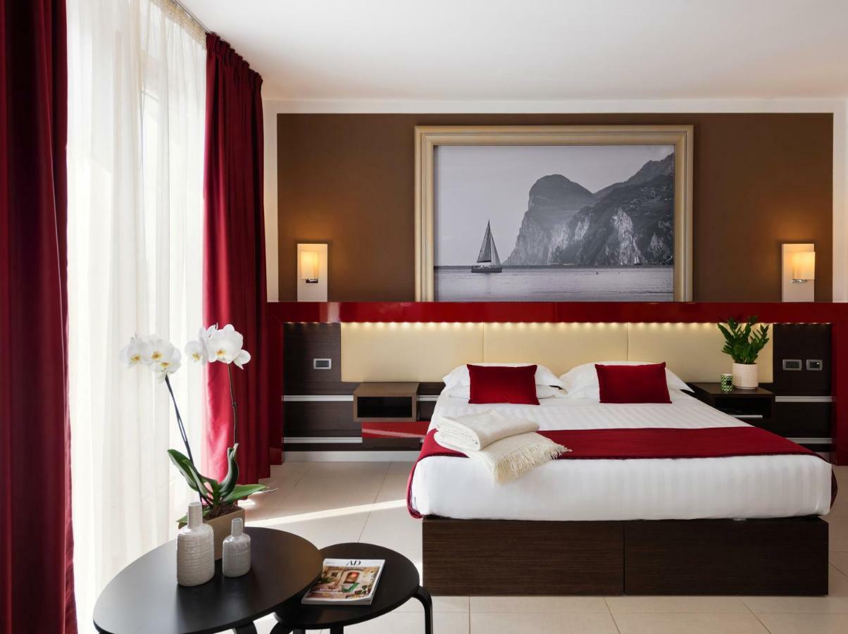 Kairos Garda Hotel Castelnuovo del Garda Eksteriør billede
